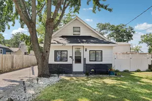205 Shadydell Ave, Mundelein, IL 60060 - Photo 1