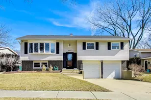 1107 N Greenfield Ln, Mount Prospect, IL 60056 - Photo 1