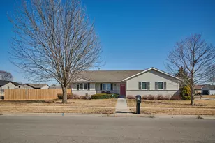 305 Royal Ave, Belvidere, IL 61008 - Photo 1