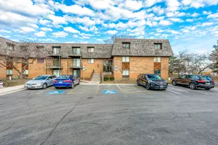 3 Oak Creek Dr, Buffalo Grove, IL 60089 - Photo 1