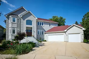 17W060 Burr Oak Ln, Willowbrook, IL 60527 - Photo 1