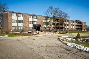 450 Raintree Ct, Glen Ellyn, IL 60137 - Photo 1