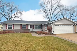 620 Chelmsford Ln, Elk Grove Village, IL 60007 - Photo 1