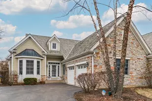60 S Canterbury Ct, Lake Forest, IL 60045 - Photo 1