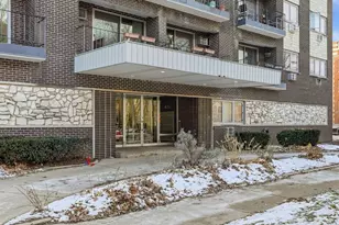 401 S Grove Ave, Oak Park, IL 60302 - Photo 1