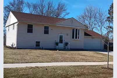 400 Country Lane, Streamwood, IL 60107 - Photo 1