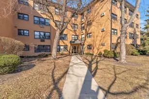 444 Washington Blvd, Oak Park, IL 60302 - Photo 1