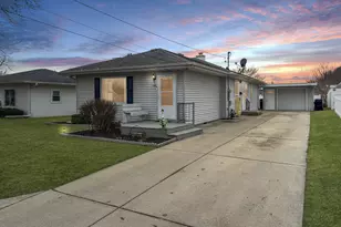 1107 Sanger St, Ottawa, IL 61350 - Photo 1