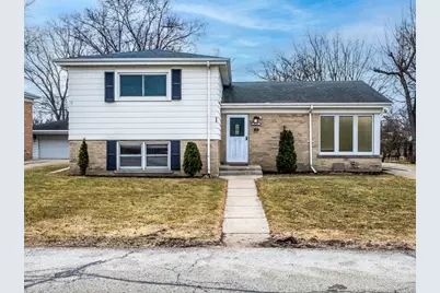 4715 W Lake Avenue, Glenview, IL 60025 - Photo 1