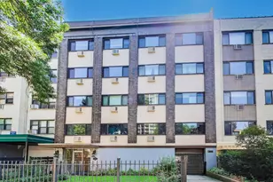 561 W Stratford Pl, Chicago, IL 60657 - Photo 1