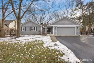 31 Roosevelt St, Saint Charles, IL 60174 - Photo 1