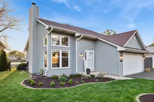 304 N Sycamore Ln, North Aurora, IL 60542 - Photo 1