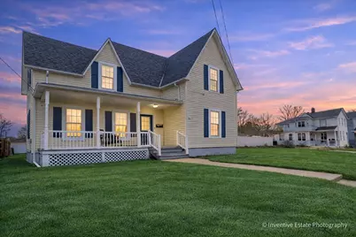 567 E New York Street, Aurora, IL 60505 - Photo 1