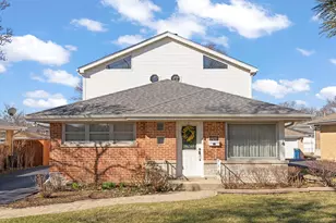 928 S Hillcrest Ave, Elmhurst, IL 60126 - Photo 1