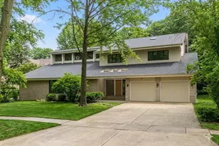 371 W Arboretum Cir, Wheaton, IL 60189 - Photo 1
