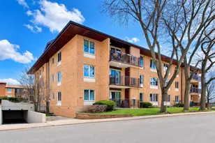 2460 W Talcott Rd, Park Ridge, IL 60068 - Photo 1