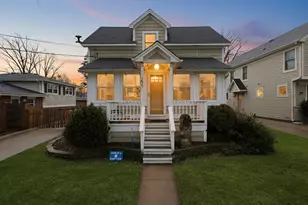 237 W Austin Ave, Libertyville, IL 60048 - Photo 1