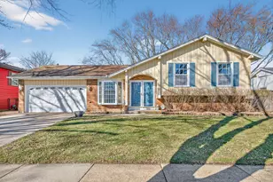 14 Devonshire Cir, Elgin, IL 60123 - Photo 1