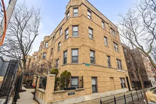 734 W Barry Ave, Chicago, IL 60657 - Photo 1