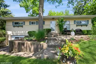 595 Ravinia Rd, Highland Park, IL 60035 - Photo 1