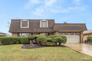 825 Columbia Ln, Darien, IL 60561 - Photo 1