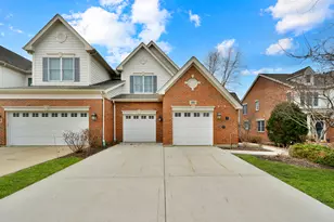 35 Red Tail Dr, Hawthorn Woods, IL 60047 - Photo 1