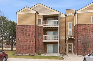 208 Glengarry Dr, Bloomingdale, IL 60108 - Photo 1