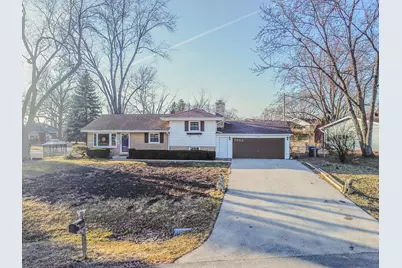 7802 Warwick Avenue, Darien, IL 60561 - Photo 1