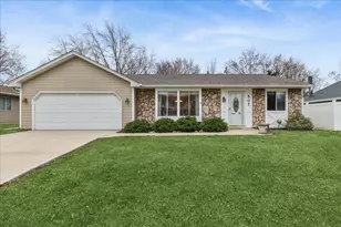 507 N Clearwater St, Roselle, IL 60172 - Photo 1