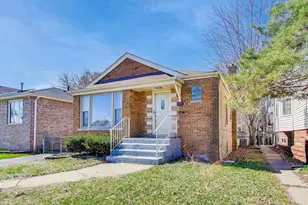 9422 S Spaulding Ave, Evergreen Park, IL 60805 - Photo 1