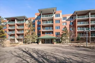 3850 W Bryn Mawr Ave, Chicago, IL 60659 - Photo 1