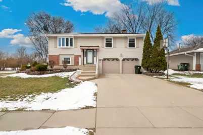 2004 E Parkview Circle, Hoffman Estates, IL 60169 - Photo 1