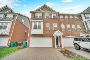 60 Grey Wolf Dr, Wheeling, IL 60090 - Photo 1