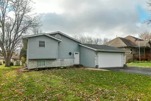 212 Briarcliff St, Poplar Grove, IL 61065 - Photo 1