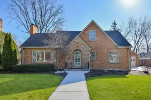 1031 N Spring St, Elgin, IL 60120 - Photo 1