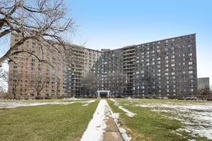 7141 N Kedzie Ave, Chicago, IL 60645 - Photo 1