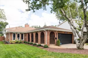 571 Byrd Rd, Riverside, IL 60546 - Photo 1