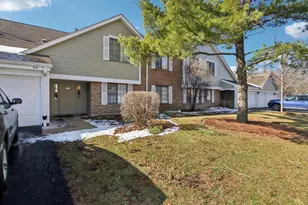 951 Yosemite Trail, Roselle, IL 60172 - Photo 1