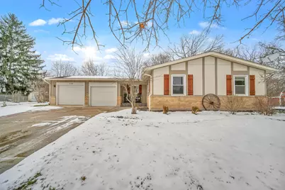 1129 N Cumberland Circle, McHenry, IL 60050 - Photo 1