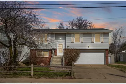 712 E Lincoln Street, Bloomington, IL 61701 - Photo 1