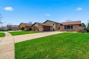 670 Kruk St, Lemont, IL 60439 - Photo 1