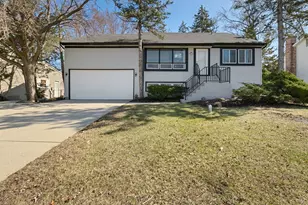 736 Clohesey Dr, Buffalo Grove, IL 60089 - Photo 1