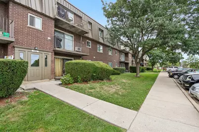 586 Fairway View Drive #1A, Wheeling, IL 60090 - Photo 1