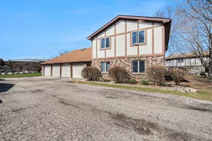 625 Crescenzo Ct, New Lenox, IL 60451 - Photo 1