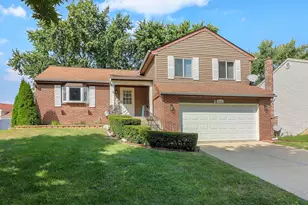 812 W Appletree Ln, Bartlett, IL 60103 - Photo 1