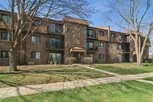 129 W Brandon Ct, Palatine, IL 60067 - Photo 1