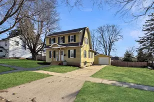 319 N Foley Ave, Freeport, IL 61032 - Photo 1