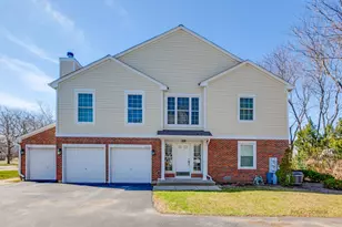632 Grosse Pointe Cir, Vernon Hills, IL 60061 - Photo 1