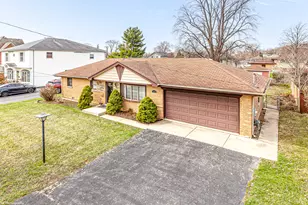 8420 S New England Ave, Burbank, IL 60459 - Photo 1