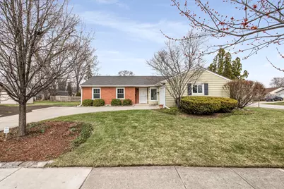 904 W Lynnwood Avenue, Arlington Heights, IL 60004 - Photo 1